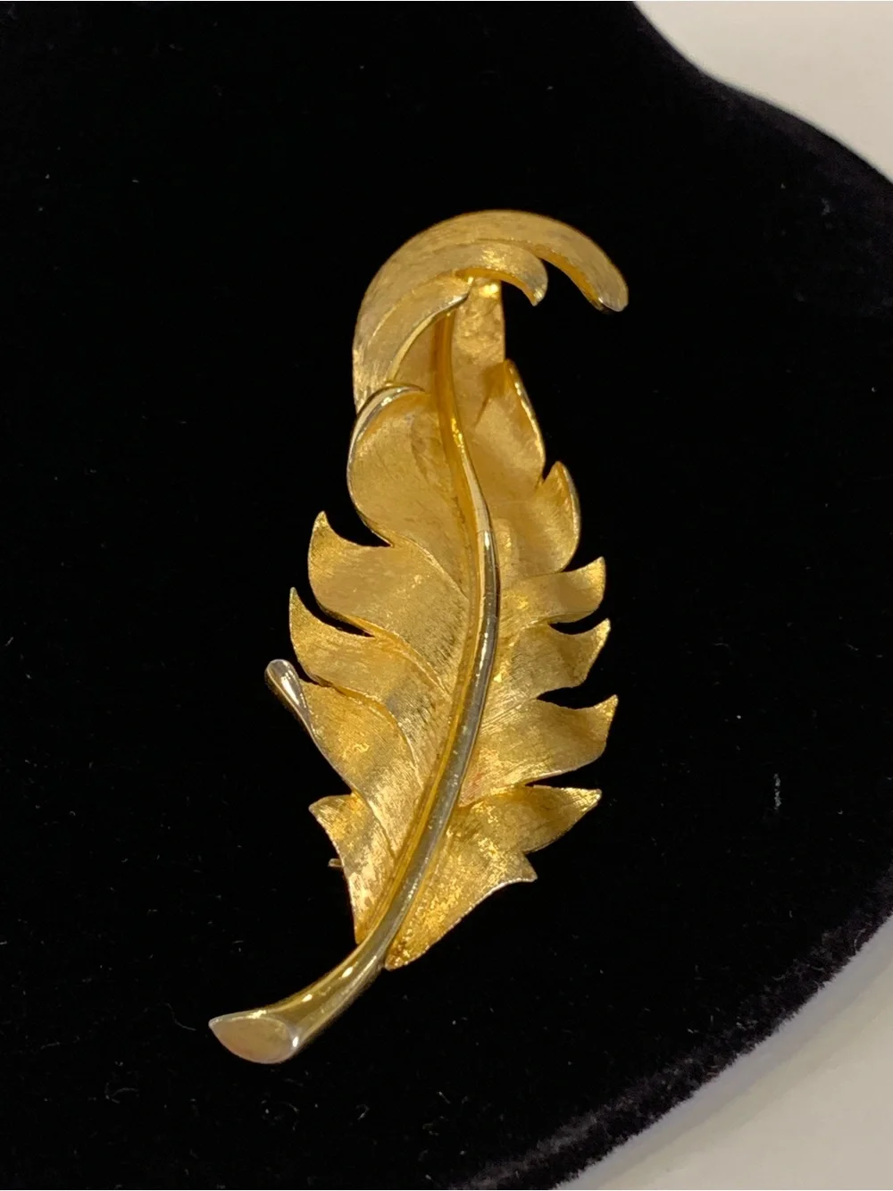 Vintage Marvella Gold Tone Curled Leaf Brooch